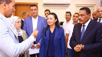 وزيرة التضامن ومحافظ مطروح يتفقدان مجمع تحيا مصر للخدمات الحكومية بالعلمين