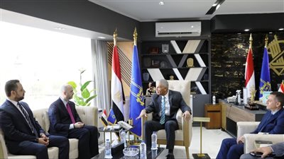 محافظ أسوان يستقبل وفد منظمة الهجرة الدولية لبحث التعاون المشترك