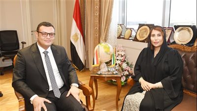 وزير الإسكان يبحث فرص التعاون المشترك مع سفيرة الإمارات