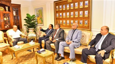محافظ أسيوط يستقبل وفدًا من هيئة النيابة الإدارية