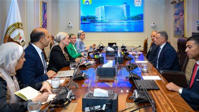 ياسمين فؤاد تجتمع مع محافظ الإسماعيلية لبحث آليات تطوير منظومة المخلفات 