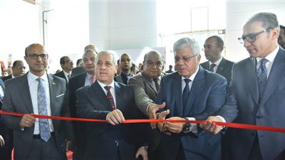 وزير التعليم العالي يفتتح جناح جامعة أسيوط المشارك في فعاليات المعرض التعليمي  