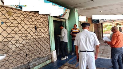 رئيس جهاز الشروق يواصل جولاته التفقدية بالمدينة.. وغلق وتشميع 11 محلًا مخالفًا بالمدينة
