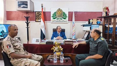 وكيل تعليم الأقصر يلتقي بقائد مدارس التأسيس العسكري