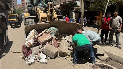 إزالة تعديات المحال والباعة المفترشين للطريق العام بشارع سليم بحي الهرم
