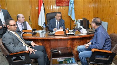 محافظ أسيوط يزور فرع البنك الزراعي المصري