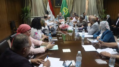 محافظ القليوبية يستمع إلى مشكلات أهالي شبرا الخيمة وقليوب والقناطر الخيرية (صور)