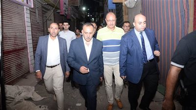 محافظ أسيوط يقوم بجولة لمتابعة تنظيم الإشغالات بشارع ثابت بحى غرب 
