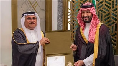 ولي العهد السعودي يستقبل رئيس البرلمان العربي ويتسلم وسام القائد