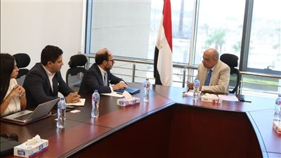 وزير الكهرباء والطاقة المتجددة يبحث مع وفد بنك الاستثمار الأوروبى دعم وتعزيز فرص التعاون