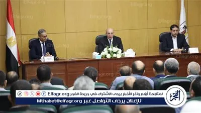 محافظ بني سويف ورئيس حماية المستهلك يستعرضان خطط الرقابة على الأسواق 
