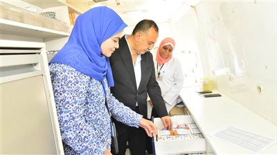 محافظ أسيوط يتفقد فعاليات القافلة الطبية الشاملة بقرية اسكندرية التحرير