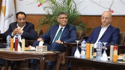 تكريم المهندس عادل النجار محافظ الجيزة في احتفالية نظمها جهاز مدينة ٦ أكتوبر