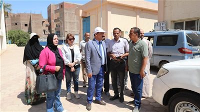 رئيس مياه أسيوط يلتقى اهالى قرية علوان للرد عل شكواهم  