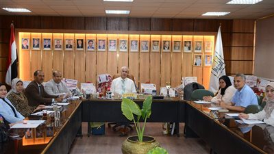 تفاصيل اجتماع وحدة الأبحاث والرعاية الاجتماعية والنفسية للطلاب بجامعة أسيوط 