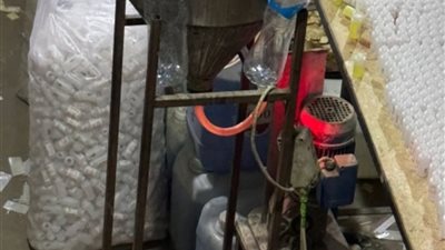 ضبط مالك مصنع منظفات بالقاهرة لحيازته كمية كبيرة من المنظفات مجهولة