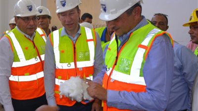وزير قطاع الأعمال العام يتفقد مصانع شركة مصر للحرير الصناعي وألياف البوليستر بكفر الدوار 