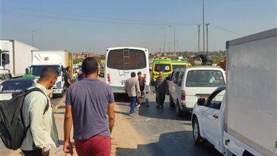 إصابة 24 شخص في حادث أتوبيس مع سيارة نقل بالطريق الزراعي بالقليوبية