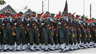 الحرس الثوري الإيراني يجري مناورات عسكرية غربي البلاد