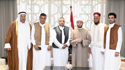 وزير الأوقاف يستقبل وفدًا من شيوخ مطروح وشمال سيناء