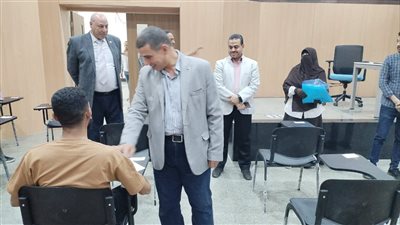 رئيس جامعة أسيوط الجديدة التكنولوجية يتفقد امتحانات الدور الثاني بكليات الجامعة   