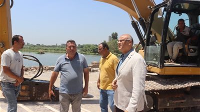 محافظ القليوبية يتابع إزالة التعديات على حرم نهر النيل (صور)