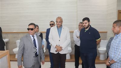 محافظ القليوبية يتفقد عددا من المصانع بمدينة الخانكة