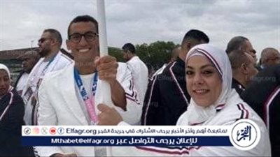 أحمد الجندي وسارة سمير يحملان علم مصر في ختام أولمبياد باريس 2024