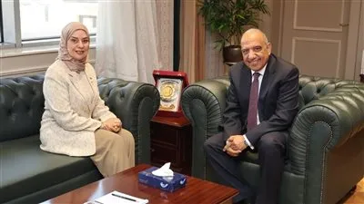 وزير الكهرباء والطاقة المتجددة يبحث مع سفيرة البحرين سبل دعم وتعزيز التعاون ومجالات الاستثمار 