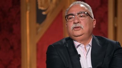 بعد الإعلان عن تأجيل عرضه.. إبراهيم عيسى ينشر صفحة من سيناريو 