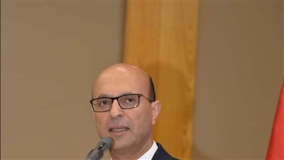 رئيس جامعة أسيوط يستعرض تقريرا حول مشاركة الجامعة فى مبادرة حياة كريمة   