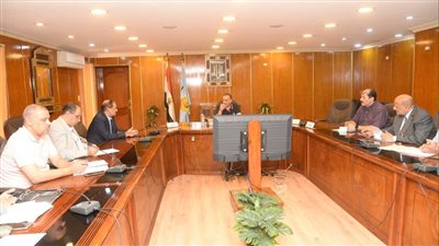 محافظ أسيوط يوجه بإستغلال أراضى مزارع المحافظة والمجازر الجديدة وفتح أسواق لمحصول الرمان  