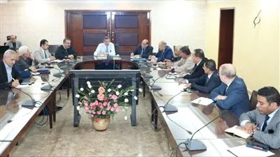 وزير الزراعة يؤكد لقيادات التعاونيات ضرورة القيام بدورها في توفير مستلزمات الإنتاج وتسويق المحاصيل 