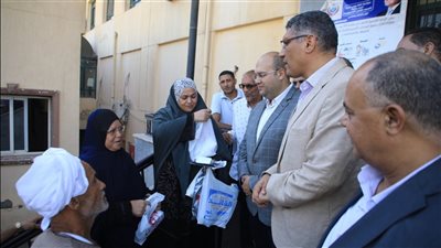 محافظ الجيزة يتفقد سير العمل بمستشفى الصف المركزى والوحدة الصحية بالأخصاص 