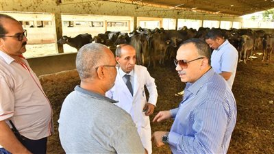 محافظ أسيوط يتفقد محطتي بني مر وفريزيان الحمام لمتابعة تطويرهما   