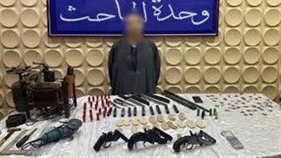 ضبط عاطل متخذا مسكنه ورشة لتصنيع الأسلحة والمواد المخدرة في بدر