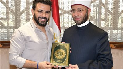 وزير الأوقاف يستقبل الفنان كريم الحسيني