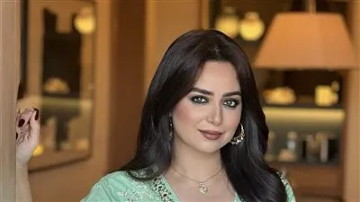 شاهد.. هبة مجدي تخطف الأنظار بعباءة في أحدث ظهور لها