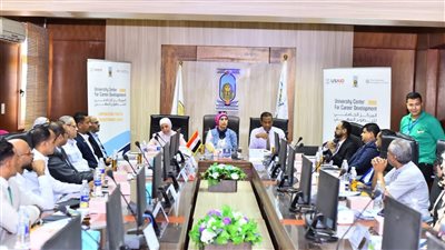 القائم بأعمال رئيس جامعة الأقصر تفتتح المائدة المستديرة لمركز التطوير المهني