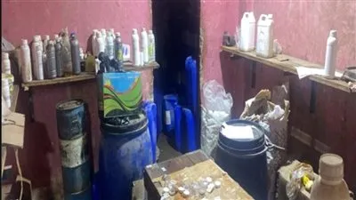 ضبط صاحب مصنع دون ترخيص لقيامه بتصنيع مستحضرات الغسيل بالقاهرة