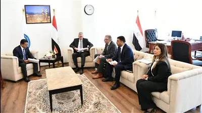 وزير البترول يلتقى عدد من مسؤولى الشركات العاملة فى التعدين 