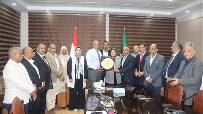 محافظ القليوبية يلتقي بأعضاء الاتحاد العام لعمال القليوبية