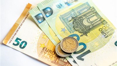 سعر اليورو داخل البنوك الحكومية والخاصة أمام الجنيه اليوم الاثنين