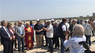 وزير الري يتفقد مشروعات حماية الشواطئ في دمياط (صور)