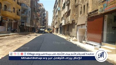 استمرار أعمال الرصف بعدد من شوارع حي شرق بطول 3 كيلومتر في سوهاج