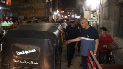 خلال جولته بكفر شكر.. محافظ القليوبية يطلق مبادرة لترقيم مركبات التوكتوك بشكل منظم