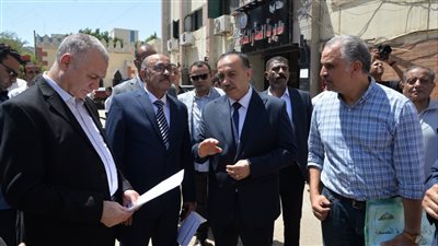 محافظ أسيوط يشهد تسليم أجهزة طبية كدعم للمستشفيات والقطاع الصحي بالمحافظة