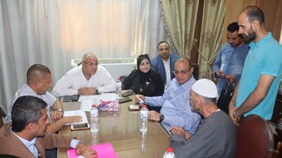 محافظ القليوبية يواصل لقاءاته الأسبوعية بالمواطنين بالخانكة