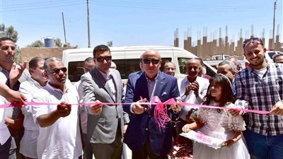 ضمن حياة كريمة.. محافظ الأقصر يفتتح أولى مجمعات الخدمات الحكومية بقرية السلام بأرمنت