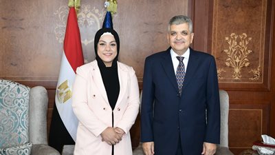الفريق أسامة ربيع يكرم البطلة الأولمبية 